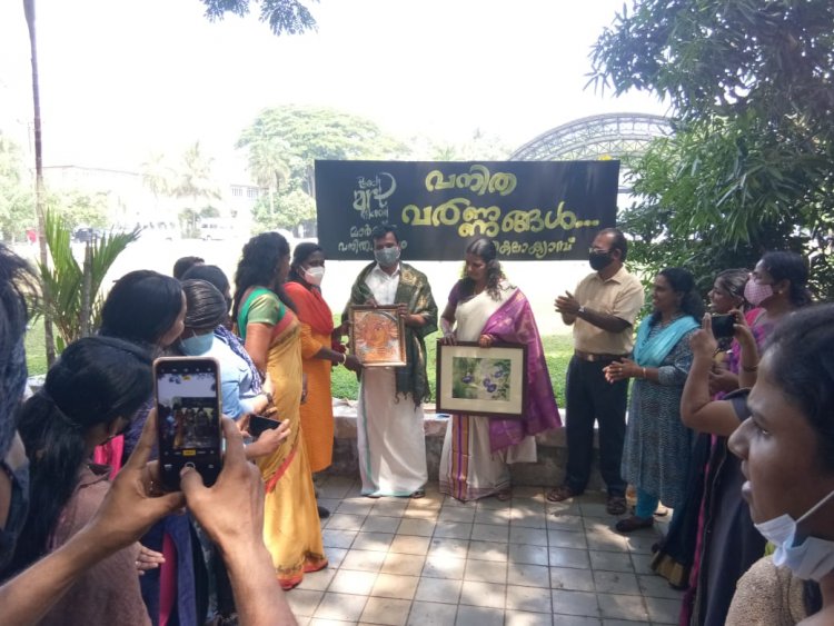 Standing Committee Chairperson Sunita Dixon  inaugurates  women's day special one day camp "Vanitha varnangal" conducted by Teach Art Kochi