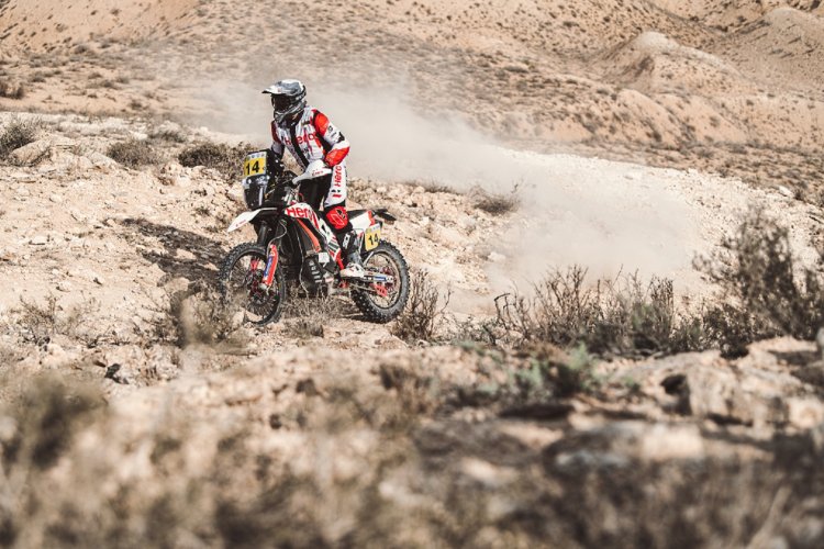 HERO MOTOSPORTS TEAM RALLY COMPLETES STAGE 2 OF RALLY KAZAKHSTAN .