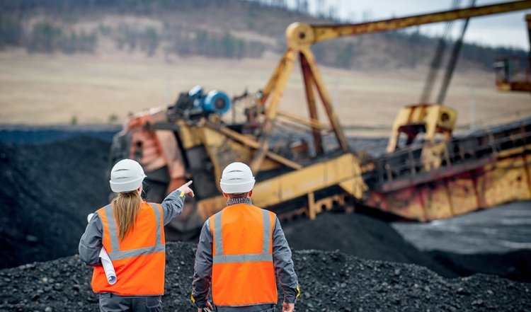 Mining firms with higher ESG ratings outperform the market.