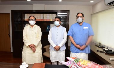 Shri Dharmendra Pradhan takes charge as Minister of Skill Development and Entrepreneurship; Shri Rajeev Chandrasekhar joins office as Minister of State.