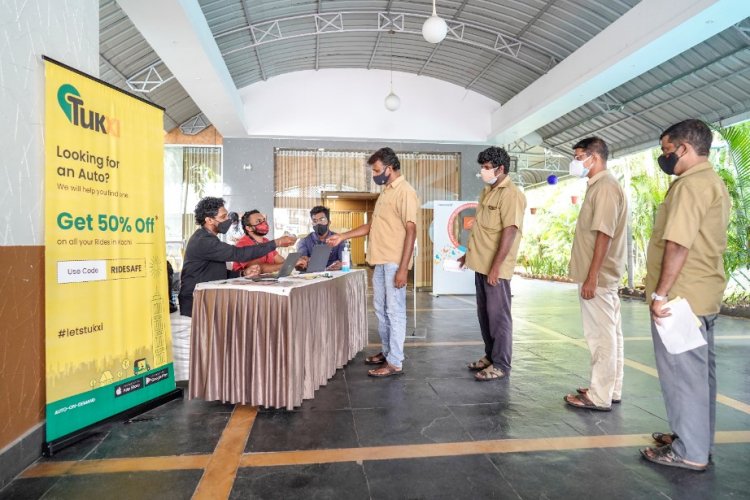 Auto drivers of Tukxi receive vaccination.
